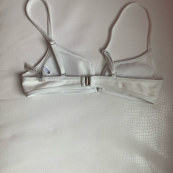 White bikini top cut out - Picture 2 of 3